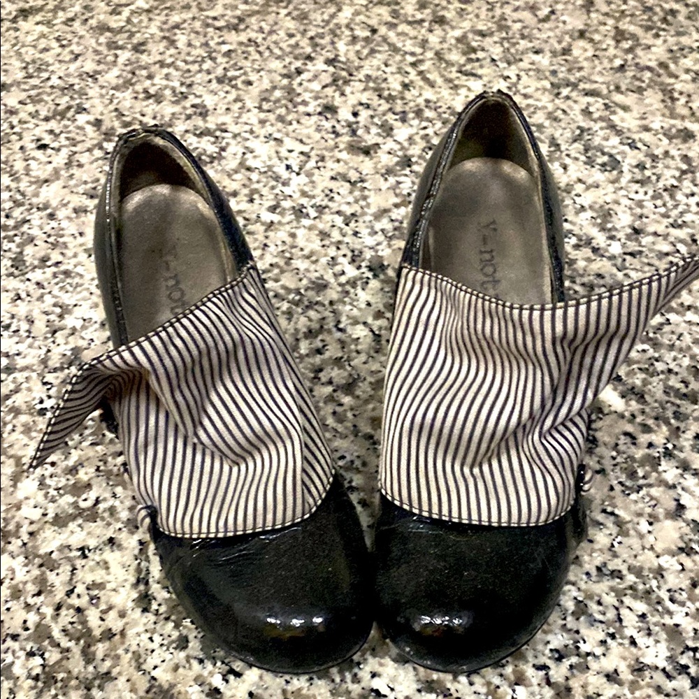 Vintage shoe So cute the picture does not do it any justice the top Button